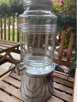 Beverage dispenser, used once