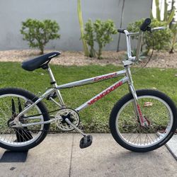 Mongoose Expert Pro ( Beautiful Bike) Looptail 