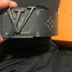 Loui Vuitton Belt