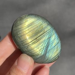 60g High Quality Labradorite Palm Stone. Yellow, Green Labradorite.