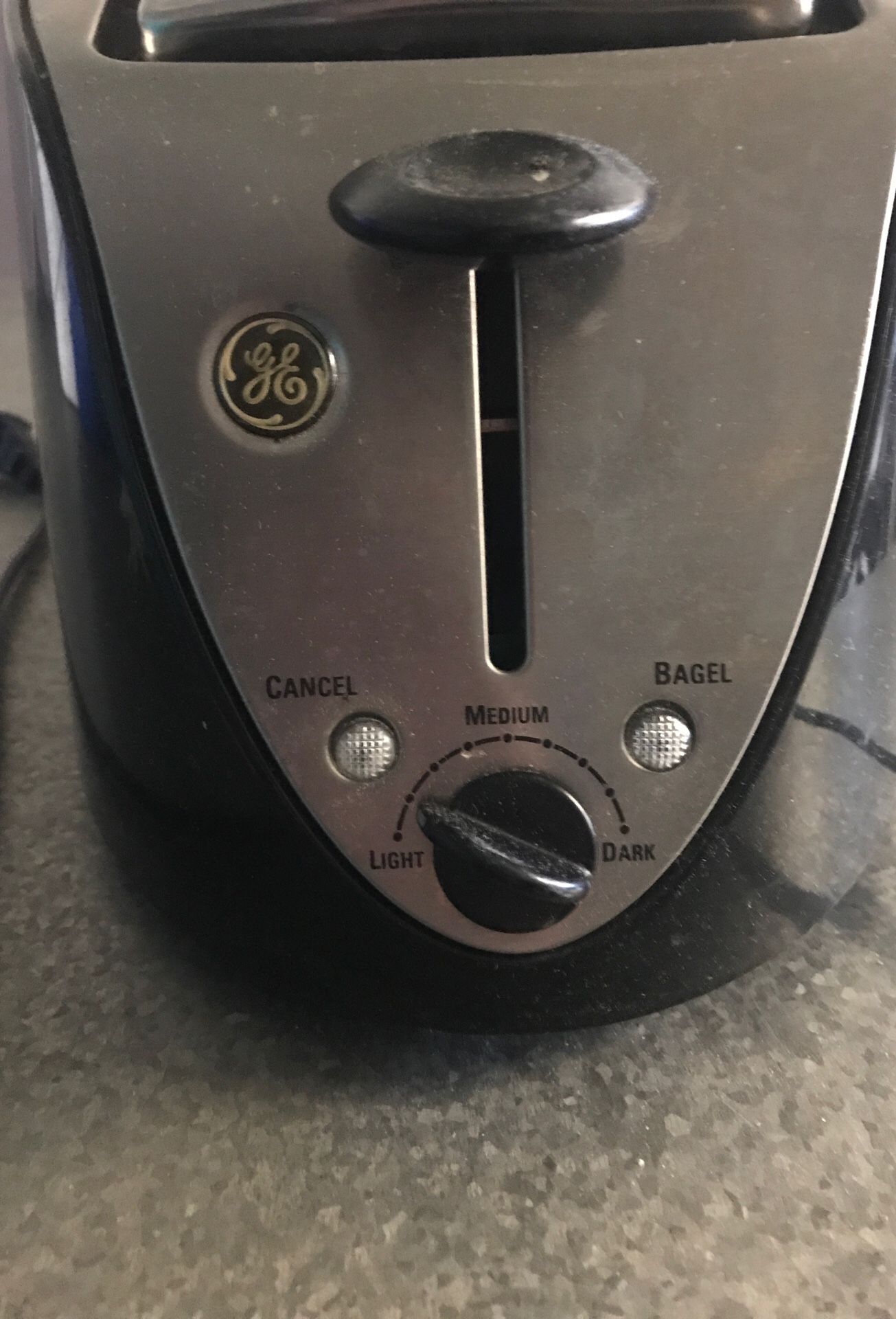 Bread toaster