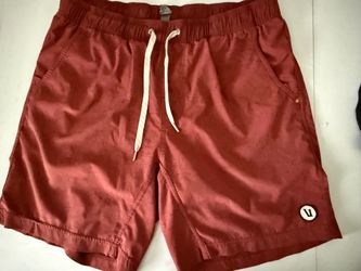Men’s Vuori large shorts