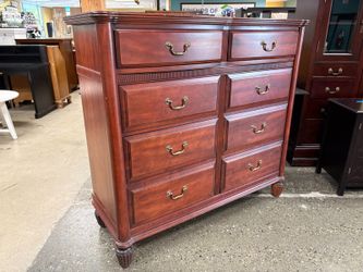 DURHAM Cherry Made in Canada Traditional 8-Drawer Tall Dresser w/ Mirror
