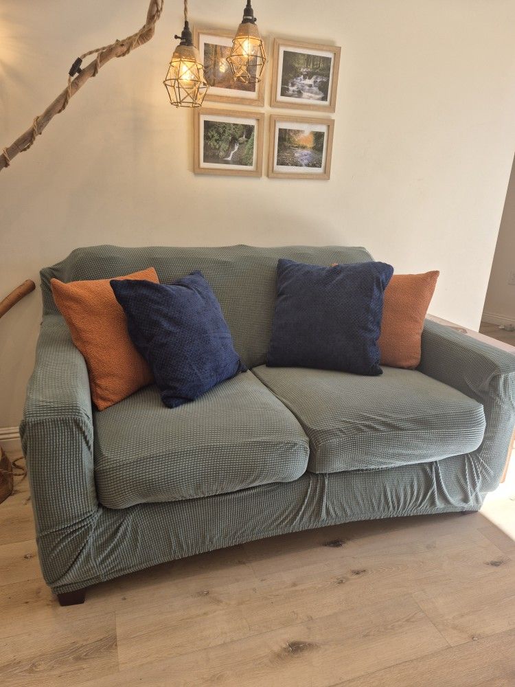  🔥Brown Comfy Loveseat Including Sage Green Cover And Throw Pillows