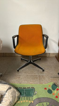Knoll Pollock chair