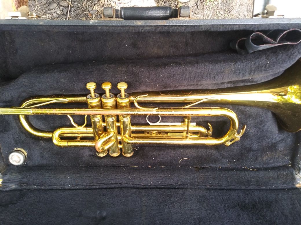 King Tempo II Model 601 Trumpet for Sale in Highlands, TX OfferUp