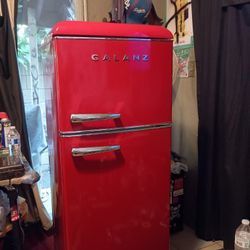 GALANZ HOUSEHOLD REFRIGERATOR Pick Up Only. $60 OBO