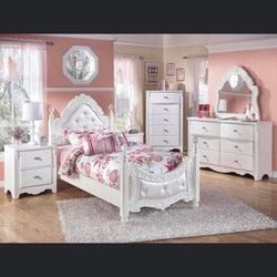 2 Twin Beds, Dresser and Nightstand 