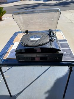 Trun Table In Excellent Condition 