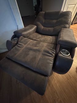Estilo 2 Power Recliner In Canyon Walnut (USED)