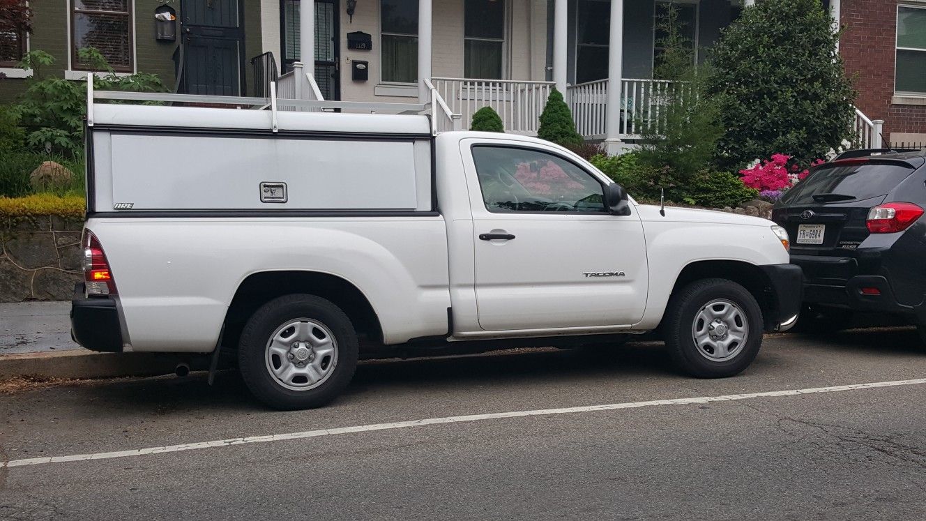 White automatic Toyota Tacoma 2010 with cap