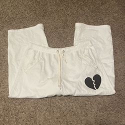 Size large  vs pink capris