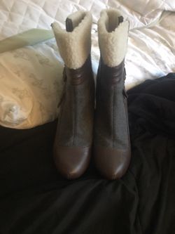 Boots size 9