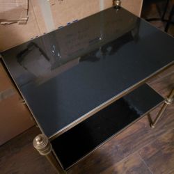 A Pair Of  Mid Century  Vintage 2  Tier Brass And Blcklack Gran 