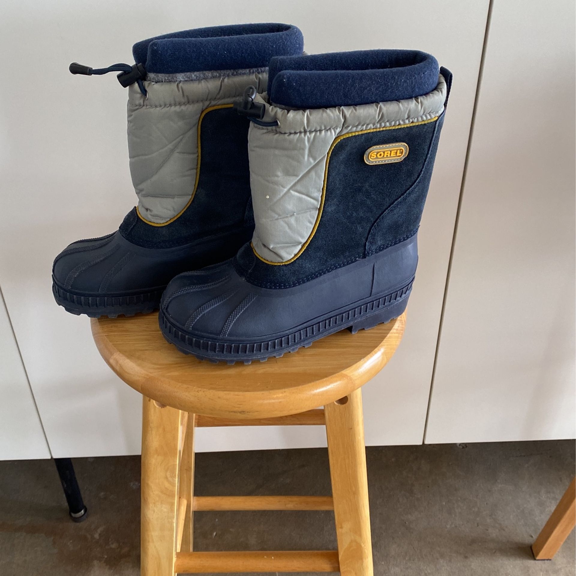 Snow Boots- Size 4