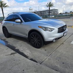 2014 INFINITI QX70 