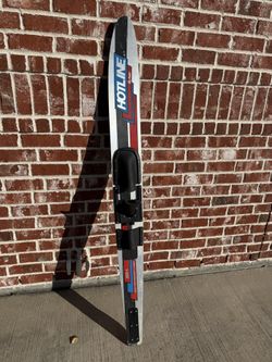 67” Hotline XR-1 Water Ski High Performance Combo  slalom only by Kidder SEE PICS READ DESCRIPTION  The boots are an excellent condition soft rubber. 