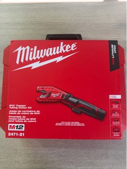 Milwaukee M12 12V Lithium-Ion Cordless Copper Tubing Cutter Kit