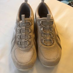 Ladies Skechers size 9