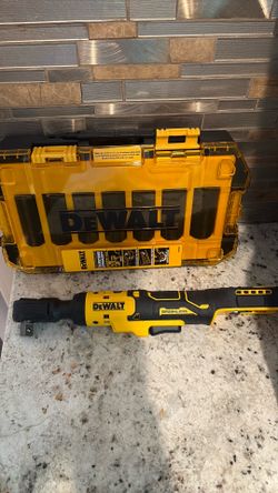 Dewalt Ratchet 1/2 set and attachments