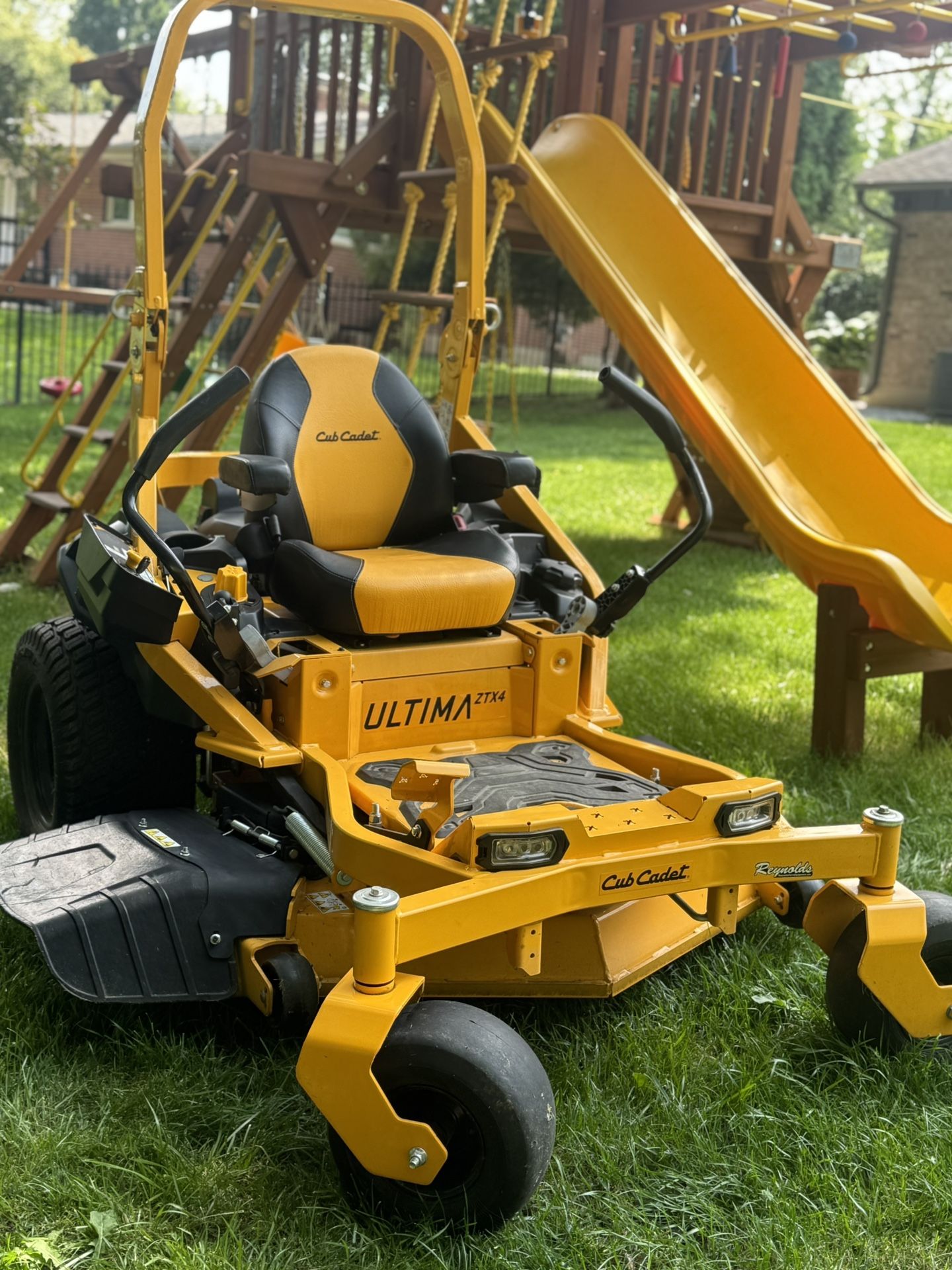 2023 Cub Cadet ZTX4 48” Zero Turn Mower Kohler 23hp Gas Engine
