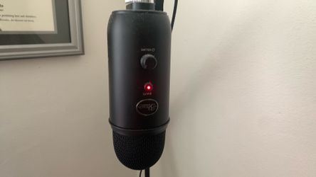 Blue Yeti Microphone with Stand