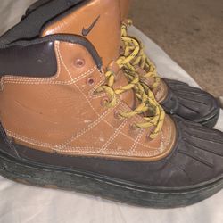 Nike Boots Size 7y