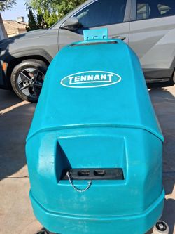 TENNANT 5400 FLOOR SCRUBBER