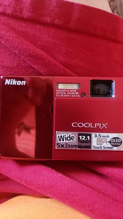 Nikon s70 touchscreen camera like new