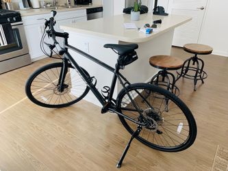 Like New 2023 Trek FX3 Disc Large