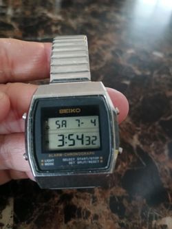 This is a vintage Seiko from 1985.