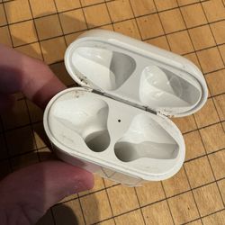 Used -Apple AirPods Charging Case Only (2nd Gen) (6)