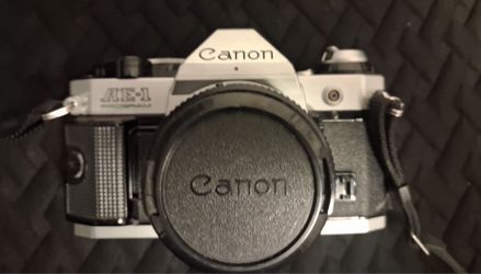 CANON AE-1 PROGRAM IN EXCELLENT CONDITION. $200 OR BEST OFFER