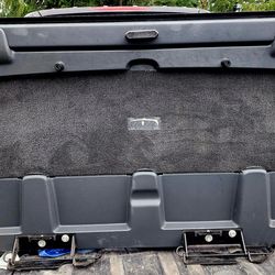 Chevy avalanche mid-gate