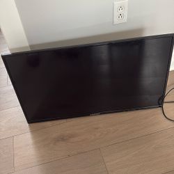 32 Inch Element TV w/ Wall Mount