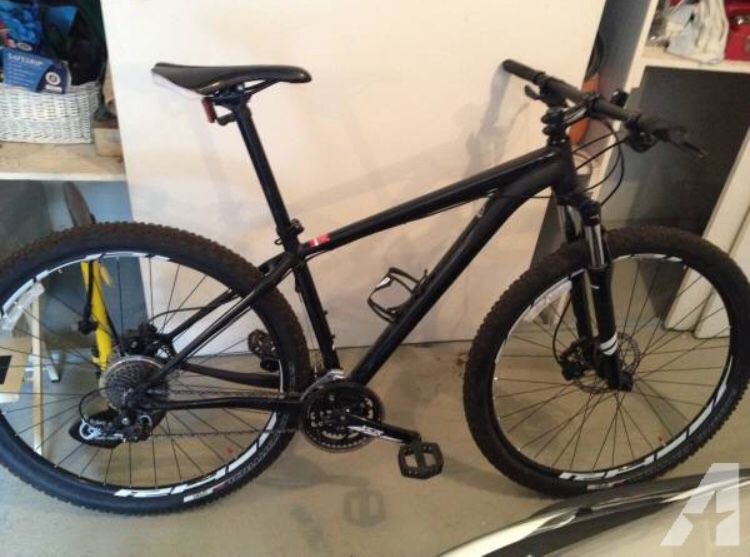29 inch black rockhopper specialized With disc brakes
