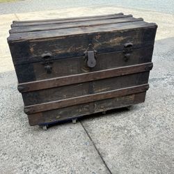Vintage Trunk 