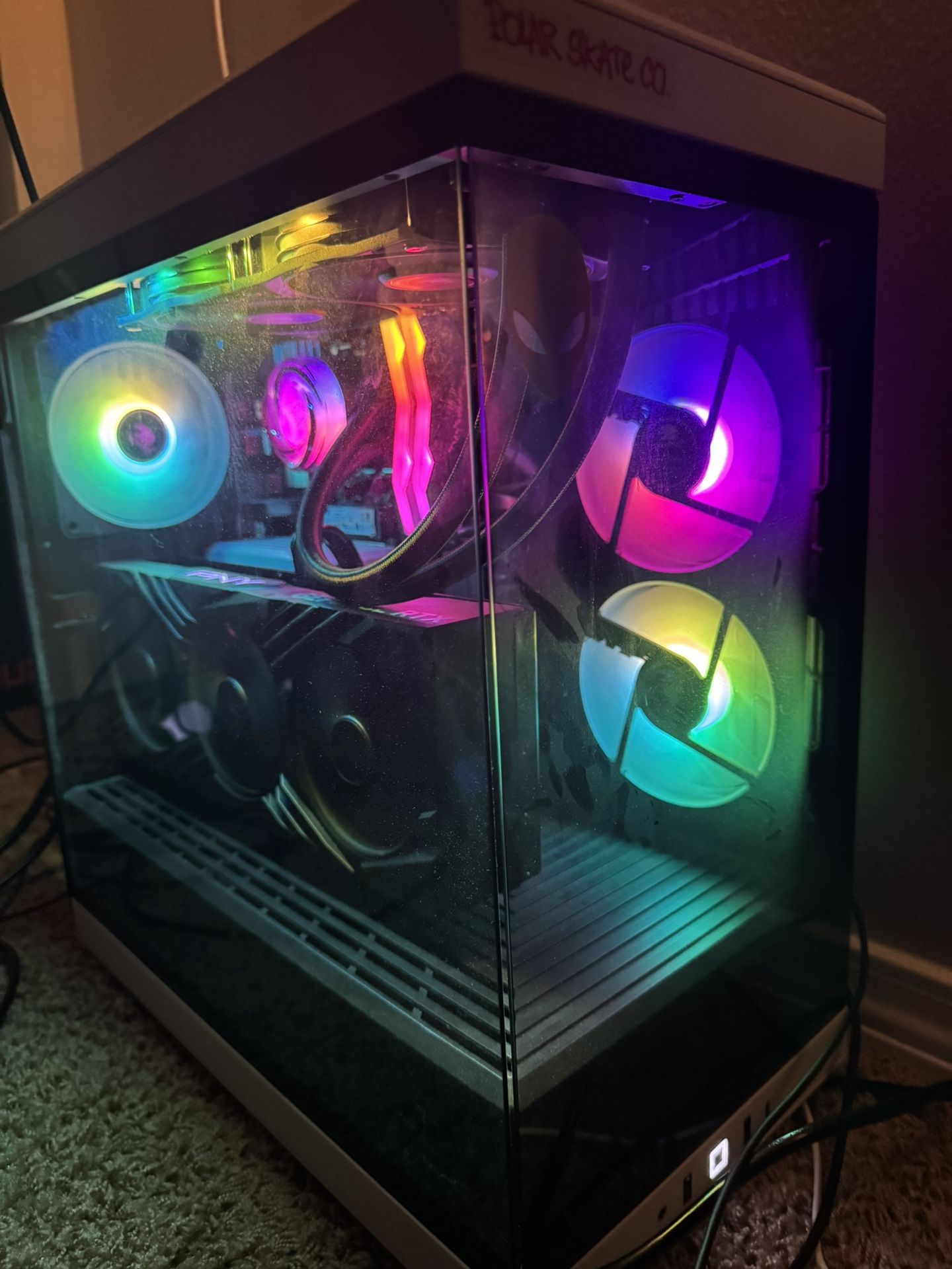 RTX 4080 Super, Ryzen 9, 32 GB DDR5, 2TB SSD