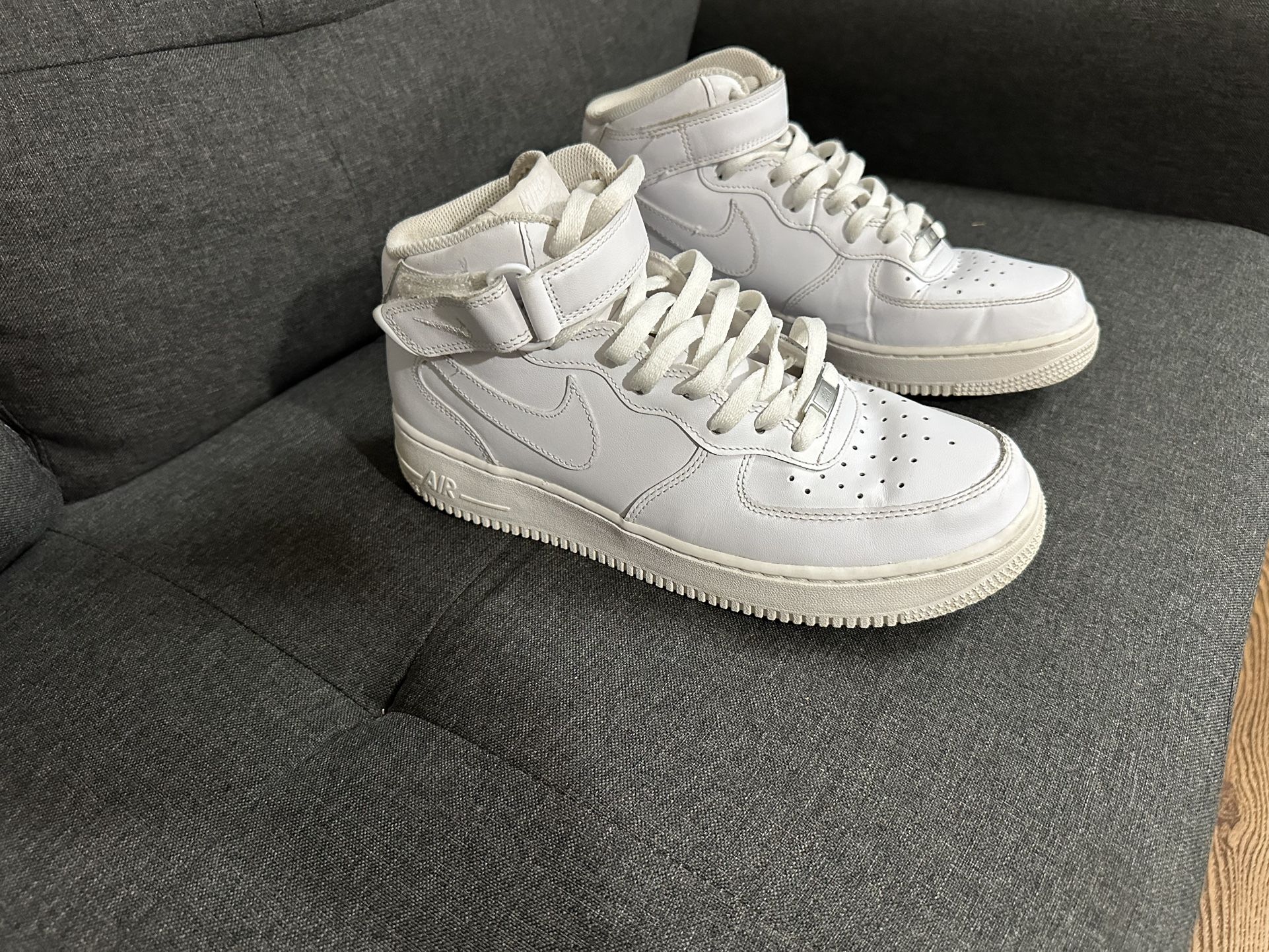Nike Air Force 1. Mid. White.