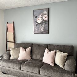 Couch With Queen Sized Pullout Bed