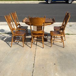 Oak Table/2’ Leaf And 5 Chairs 
