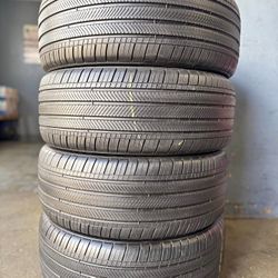 235/45/18. Set de cuatro llantas Marca Michelín🏁🚀🚀