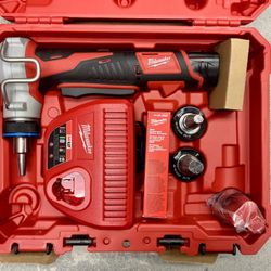 Like New Milwaukee M12 PEX Expander Kit 2474-22 Tool Combo Cp1.5 Lithium Ion Li-ion Battery 1/2 3/4 Inch Head Job DIY Professional LED Light