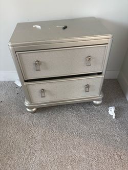 Dresser and night stand FREE