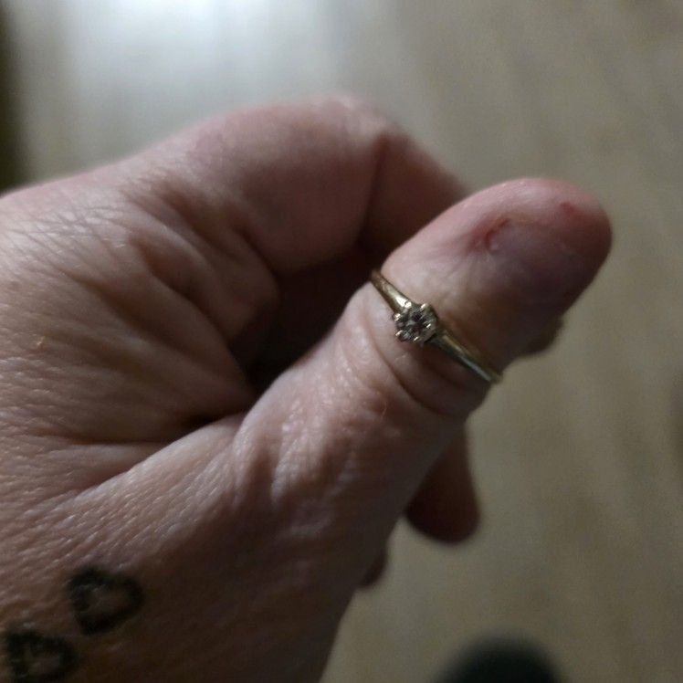 0.25ct Diamond Ring – 14K Gold – Beautiful Sparkle