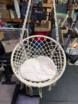 Macrame hanging swing chair new condition includes chain and ceiling mount