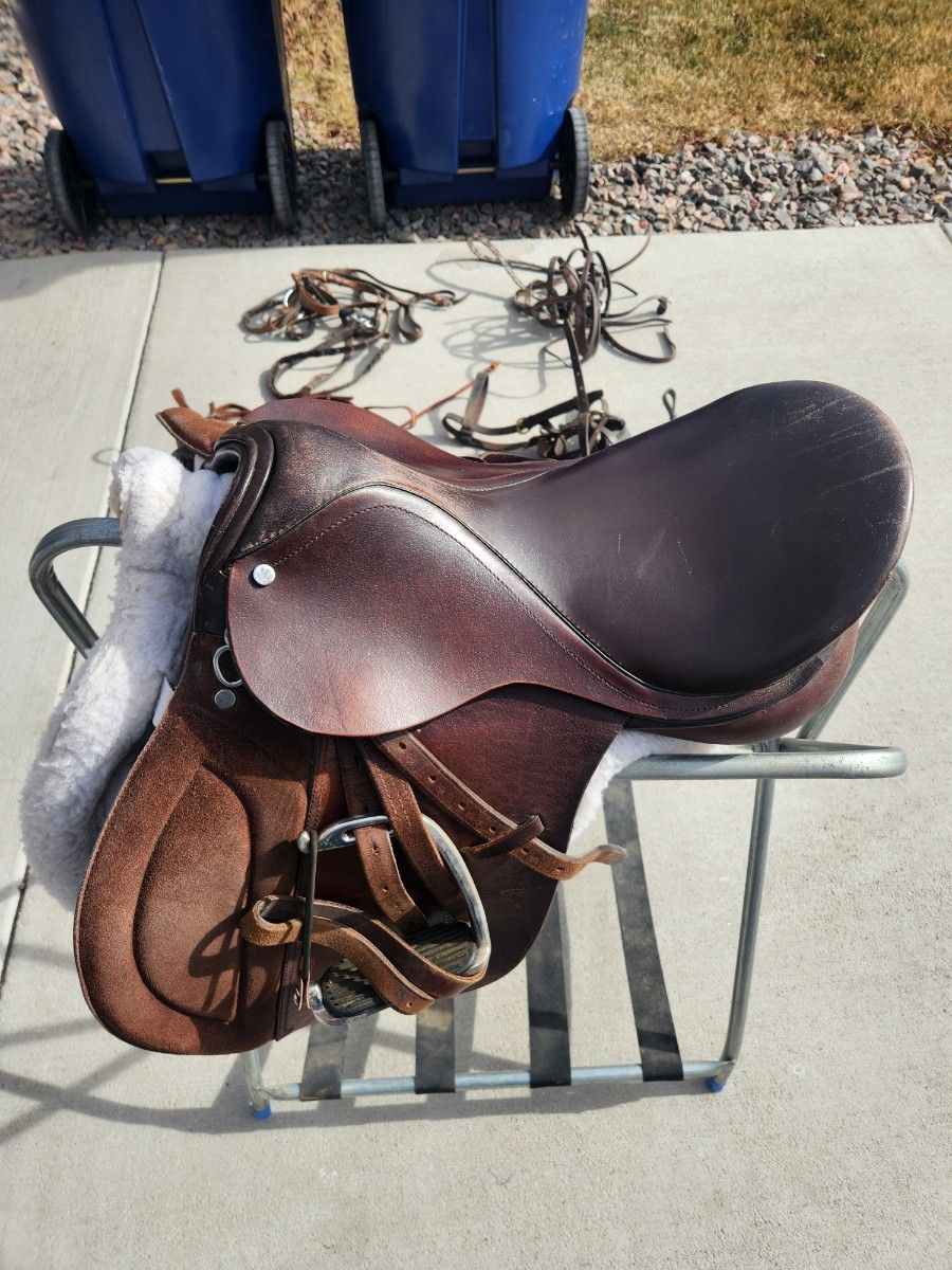 saddle - Jorge Canaves
some accessories included
stand included
$500
