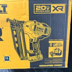 Dewalt 20v XR 16 Ha Angled Finish Nailer Kit 