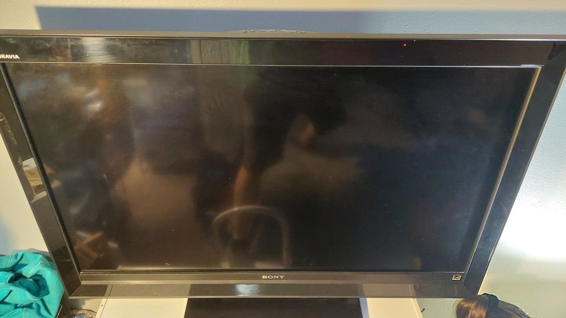 Sony Bravia KDL46V3000 46" TV With Streaming Device