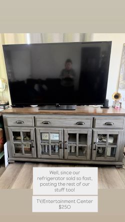 TV Stand/ Entertainment Center